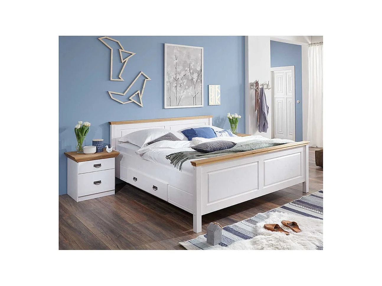 Landhausbett in Weiß Kiefer teilmassiv Nachtkommoden (dreiteilig)