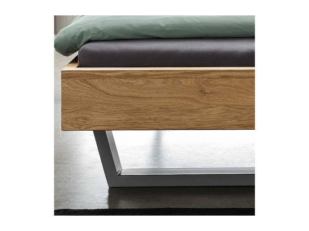 Naturholzbett im Industrie und Loft Stil Metallkufen Gestell