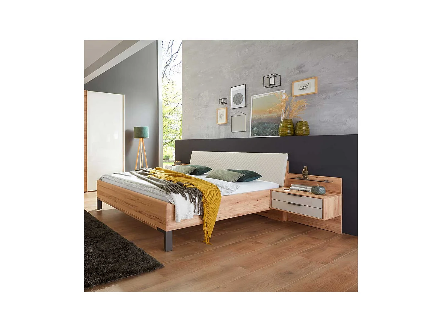 Breites Bett aus Kernbuche Massivholz und Kunstleder Made in Germany (dreiteilig)