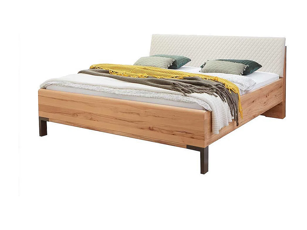 Breites Bett aus Kernbuche Massivholz und Kunstleder Made in Germany (dreiteilig)