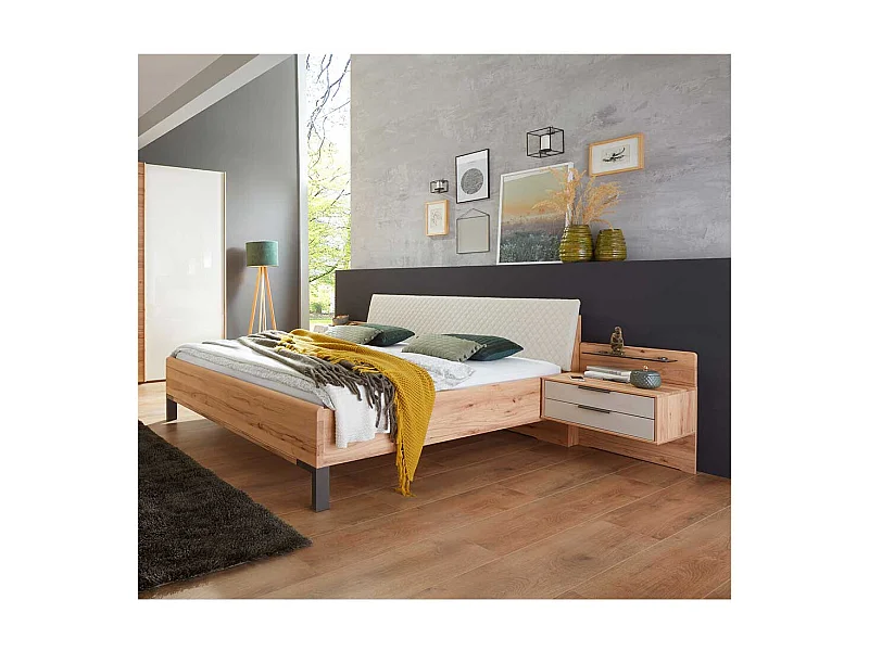 Breites Bett aus Kernbuche Massivholz und Kunstleder Made in Germany (dreiteilig)
