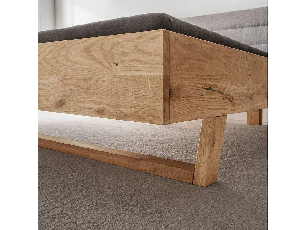 Doppelbett Massivholzbett Oberfläche geölt Kufengestell aus Holz