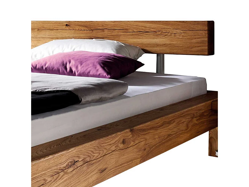 Massivholzbett aus Balken Wildeiche