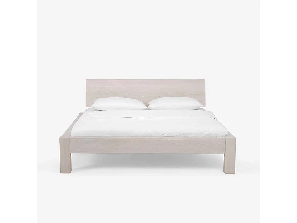 Massivholzbett weiß geölt Wildeiche