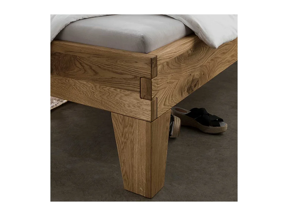 Massivholzbett inklusive zwei Nachtkommoden Wildeiche (dreiteilig)