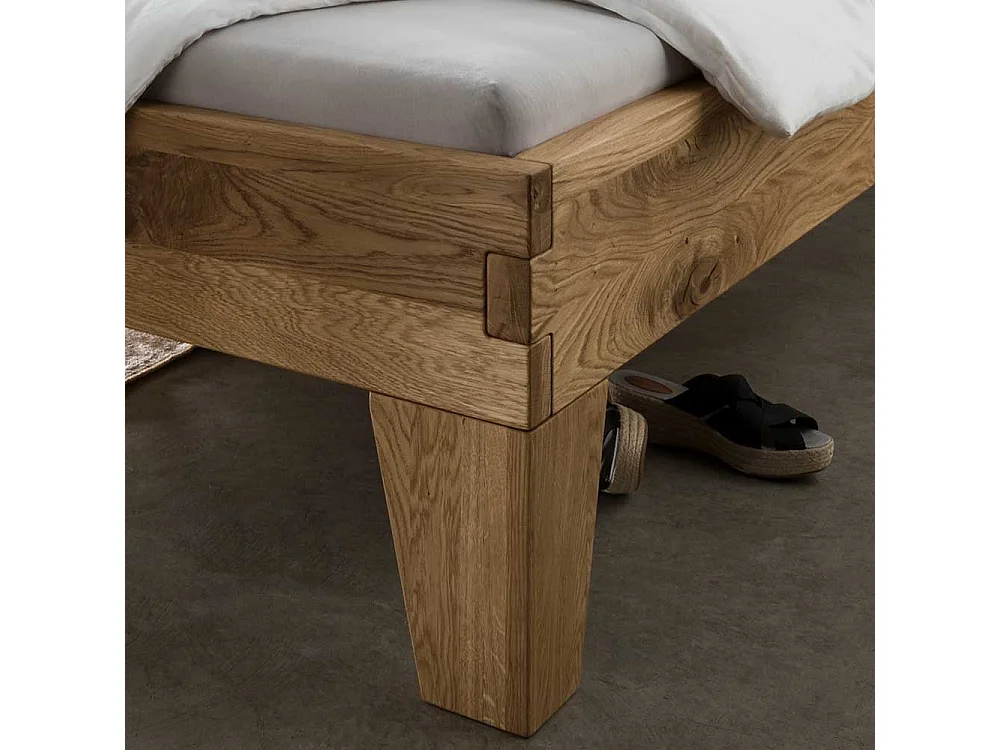 Massivholzbett inklusive zwei Nachtkommoden Wildeiche (dreiteilig)