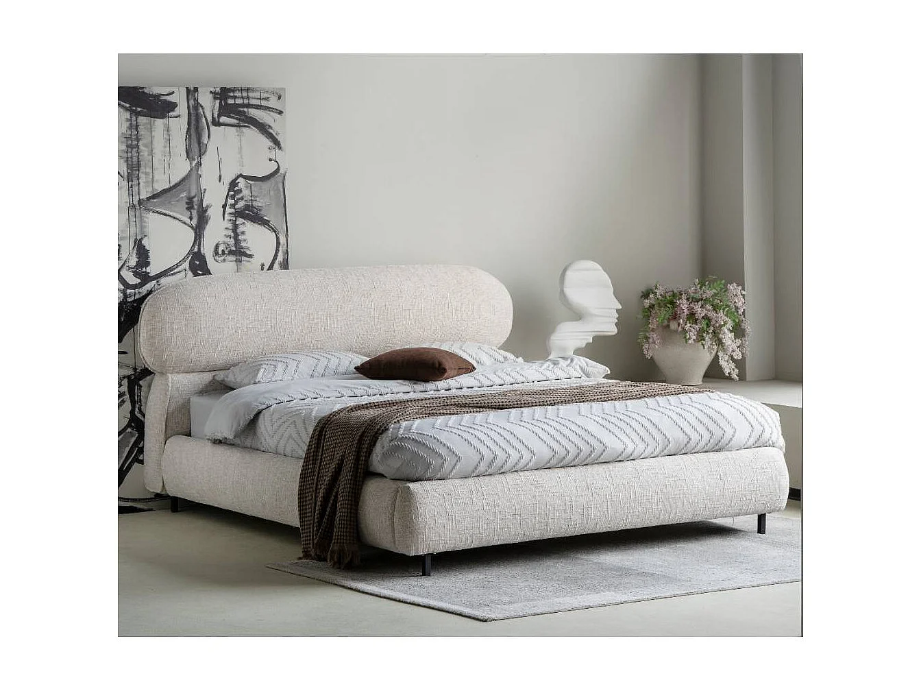 Stoffbett Polsterbett in modernem Design mit Fußgestell aus Metall