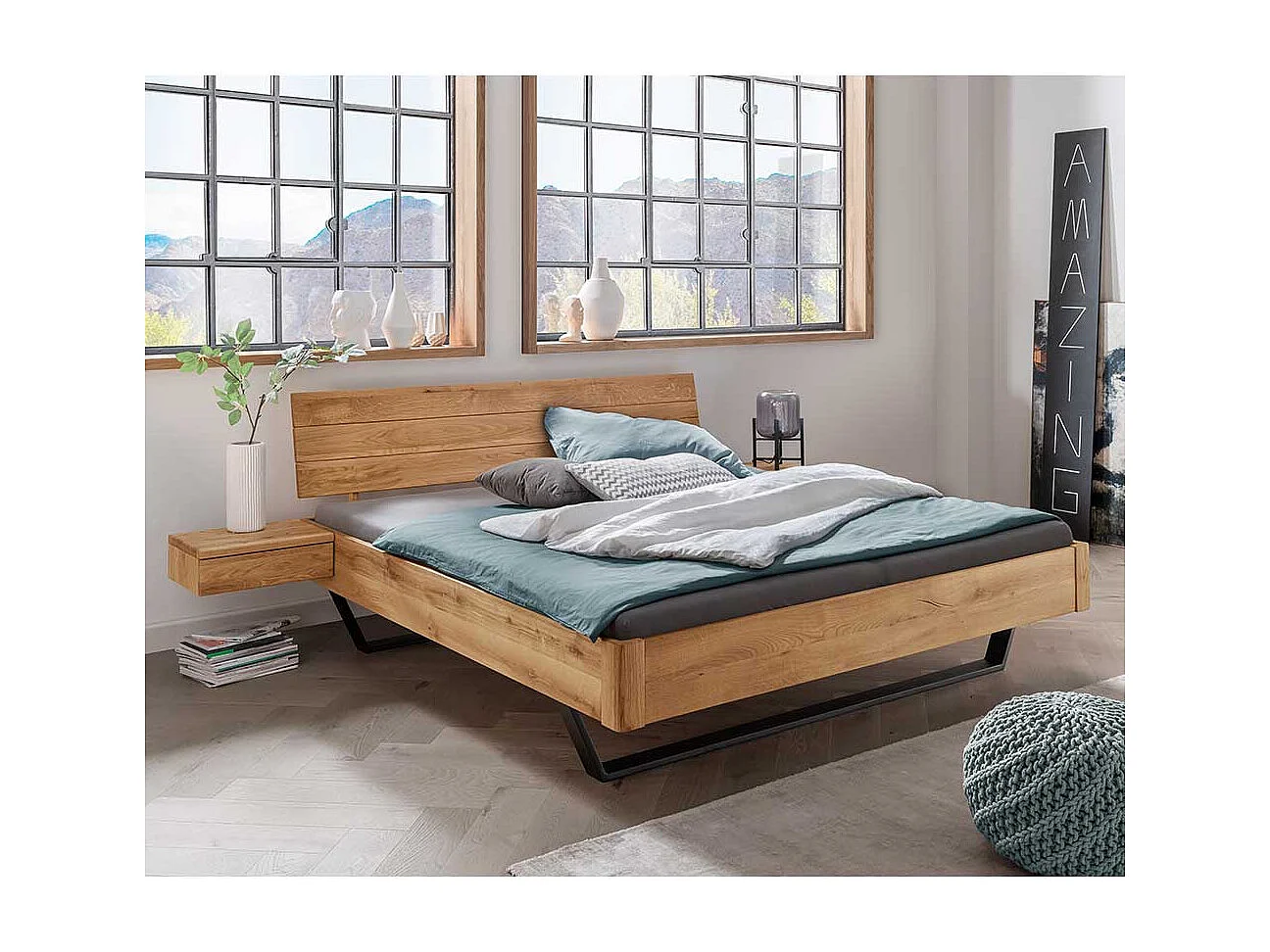 Wildeiche massiv Bett mit Bügelgestell Industry und Loft Stil