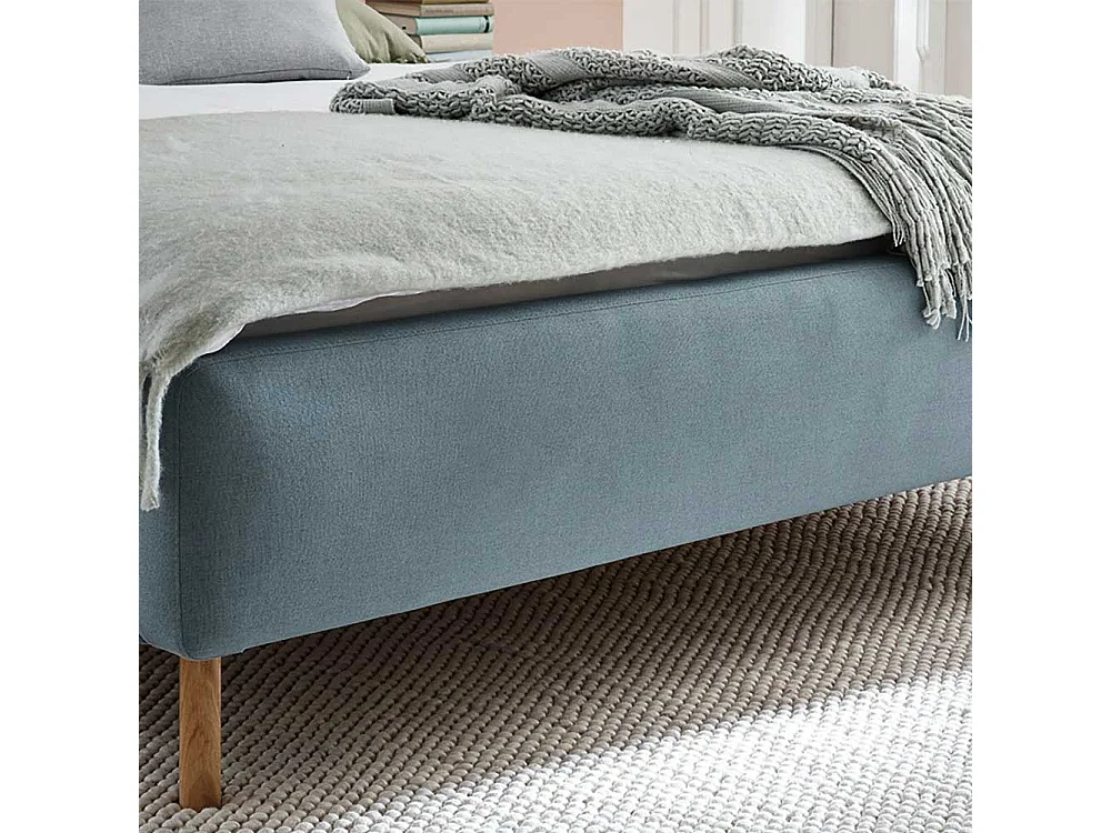 Gepolstertes Bett in Hellblau Webstoff modern