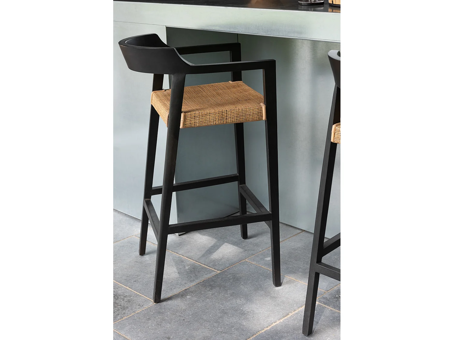 Silla de bar SUKA de madera de roble – Diseño contemporáneo-Color Negro