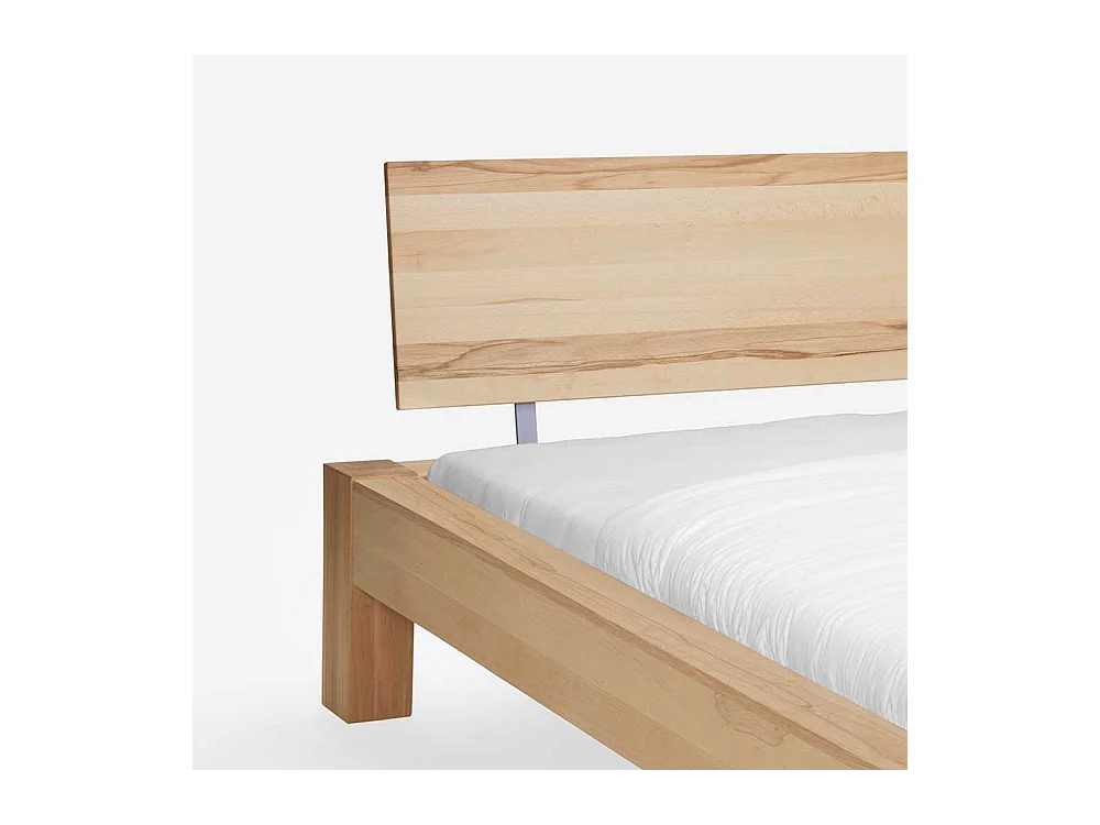 Ehebett aus Kernbuche Massivholz mit Nachtkommoden (dreiteilig)