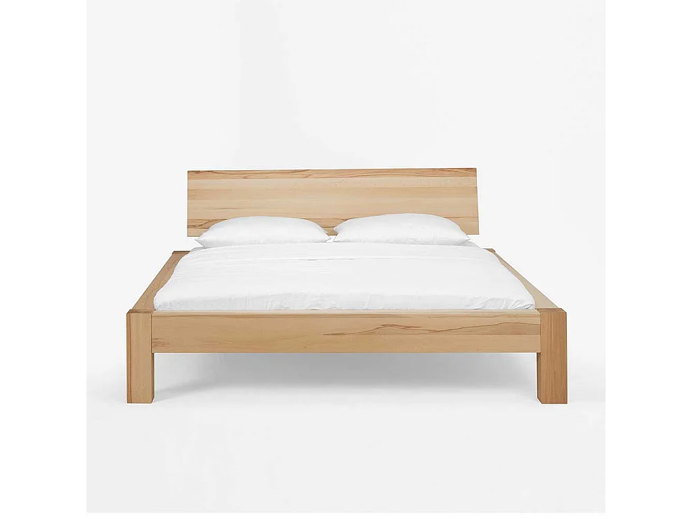 Ehebett aus Kernbuche Massivholz mit Nachtkommoden (dreiteilig)