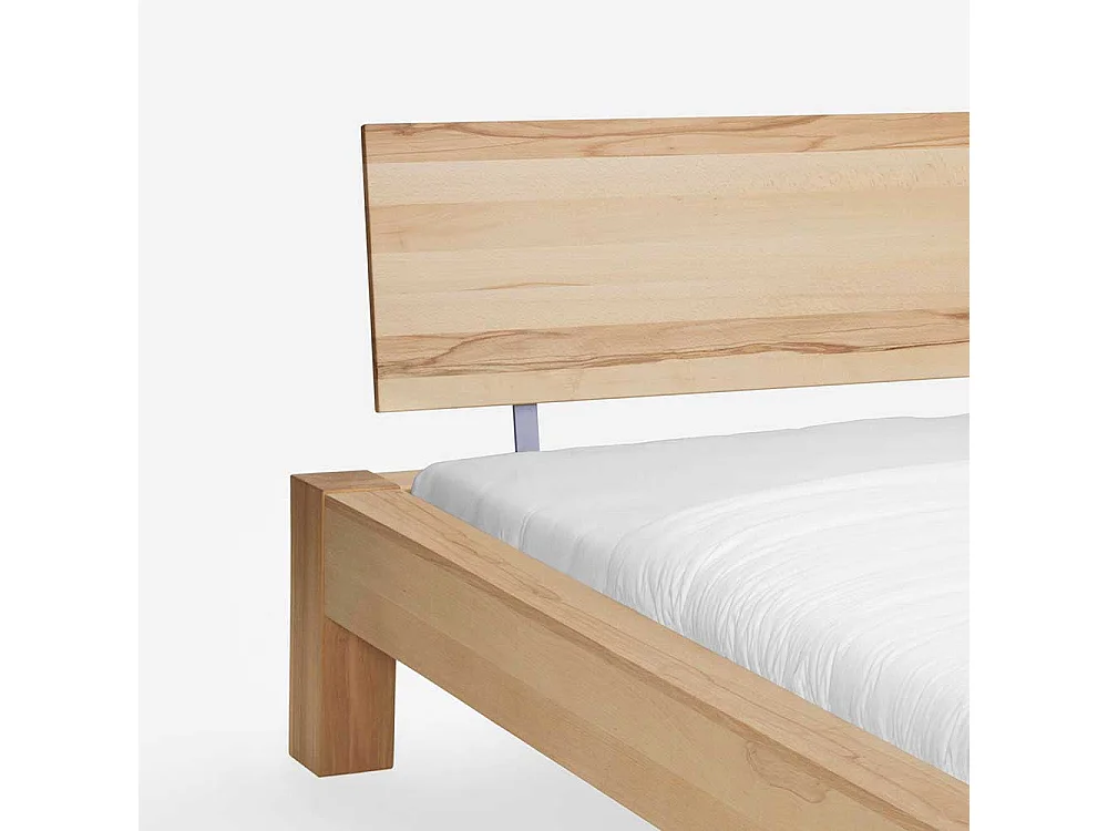 Ehebett aus Kernbuche Massivholz mit Nachtkommoden (dreiteilig)