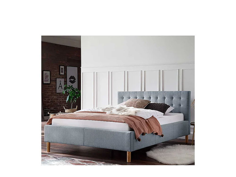 Stoffbett in Hellblau gestepptem Kopfteil