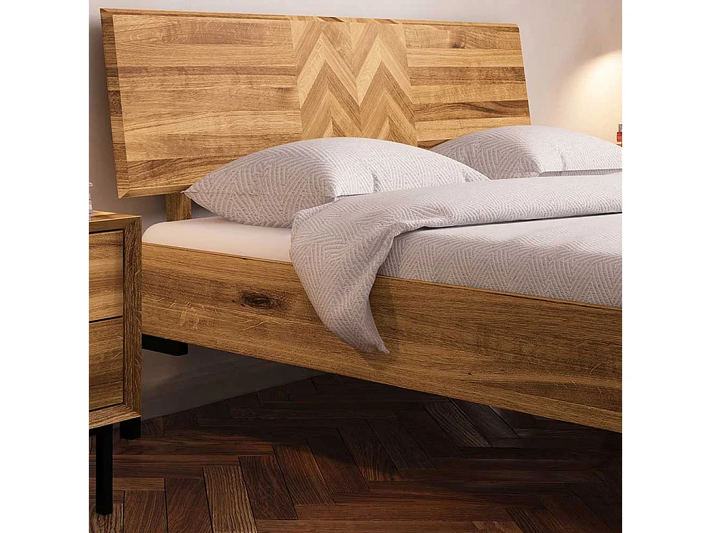 Hochwertiges Holzbett aus Wildeiche Massivholz Vierfußgestell aus Metall