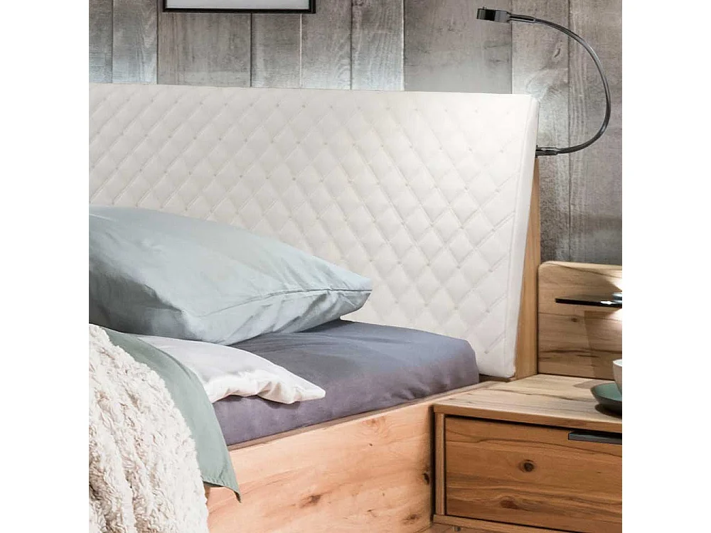 Großes Bett aus Kernbuche Massivholz Kunstleder in Beige (dreiteilig)