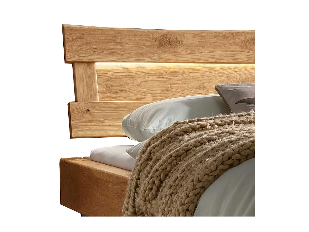 Massives Balkenbett im Industry und Loft Stil Wildeiche und Metall