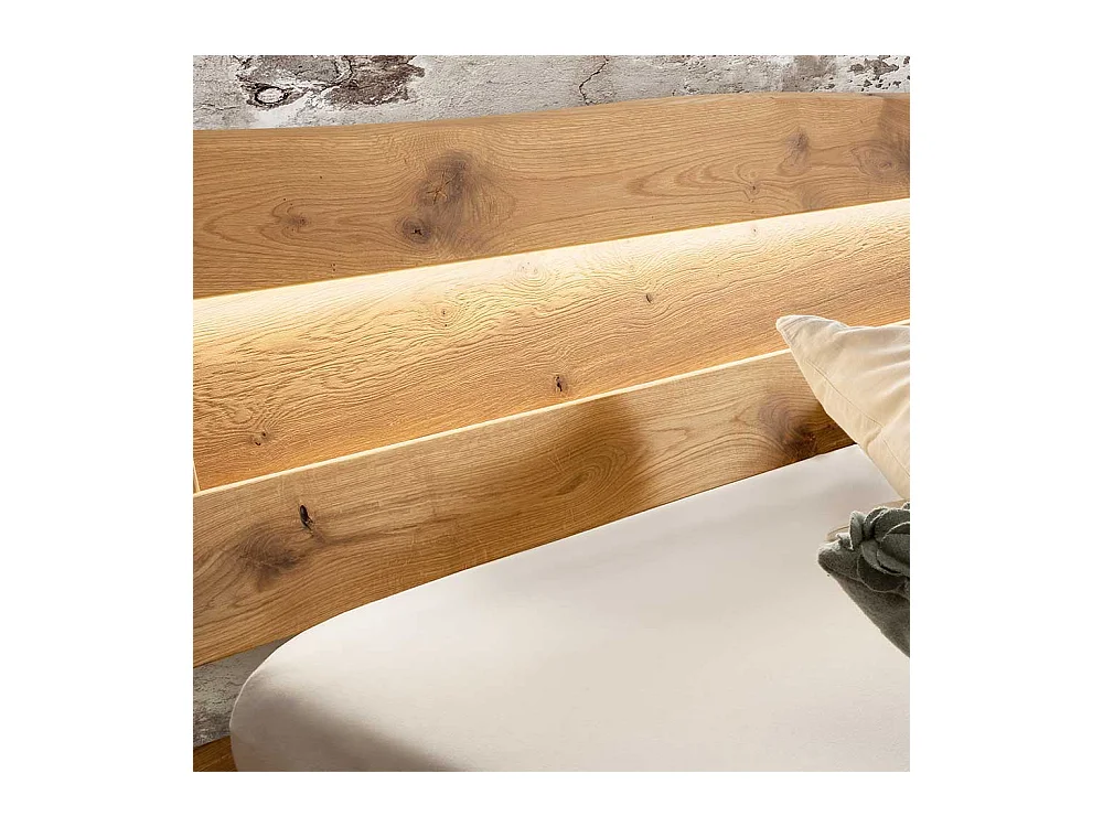 Massives Balkenbett im Industry und Loft Stil Wildeiche und Metall