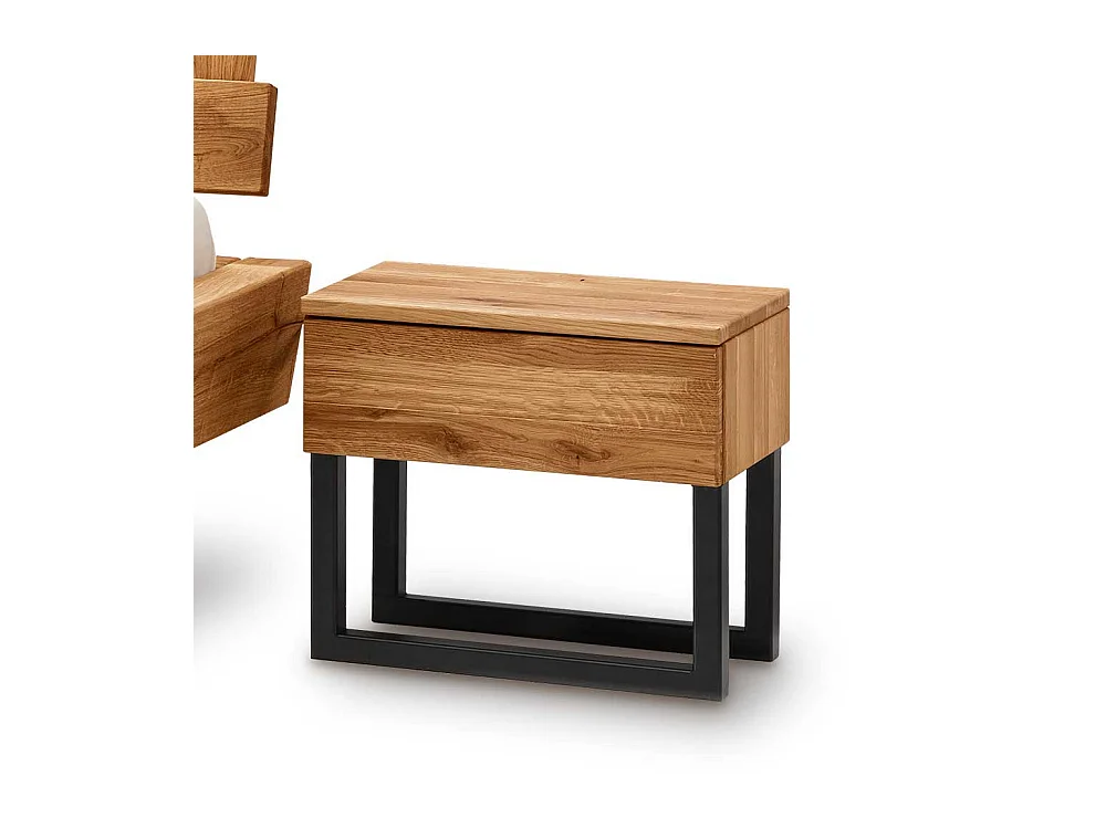 Massives Balkenbett im Industry und Loft Stil Wildeiche und Metall