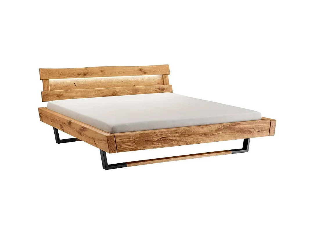 Massives Balkenbett im Industry und Loft Stil Wildeiche und Metall
