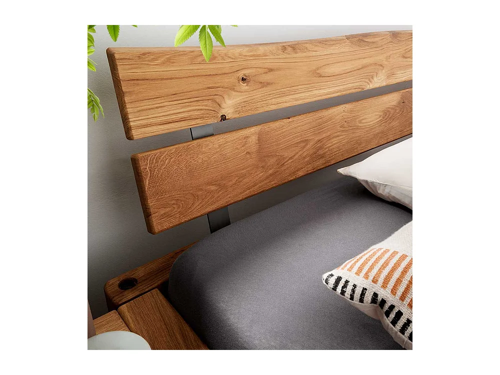 Doppelbett Massivholzbett in Wildeichefarben im Industry und Loft Stil
