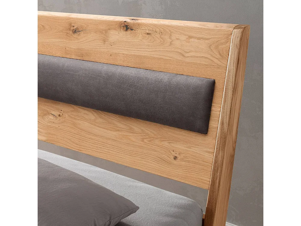 Massivholzbett Doppelbett in modernem Design mit Fußgestell aus Metall