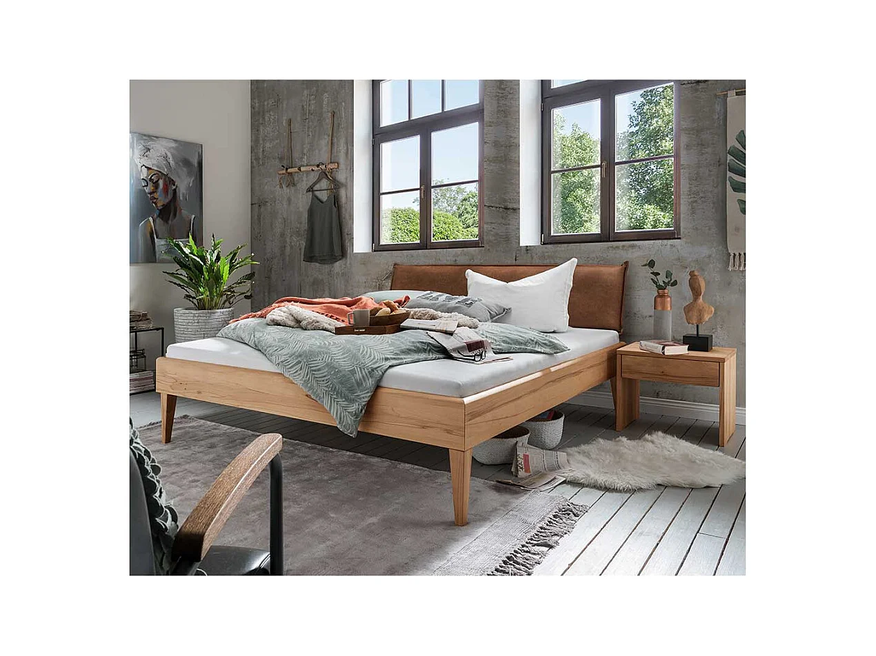 Massivbett Wildeiche mit zwei Nachtkommoden Polsterkopfteil (dreiteilig)