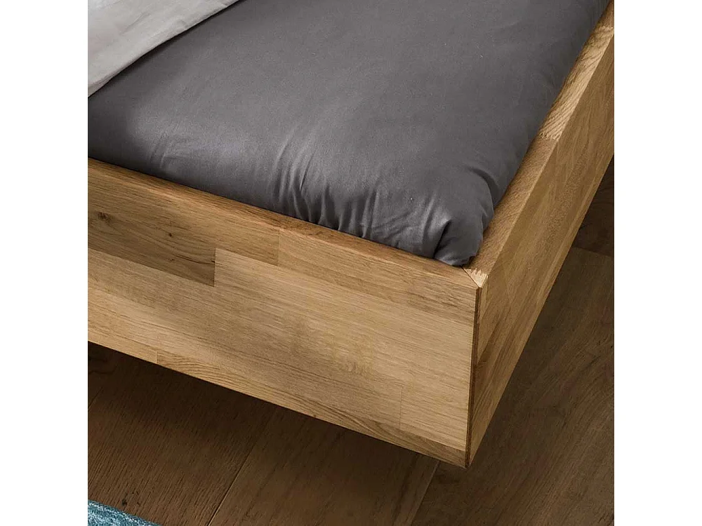 Großes Bett mit Nachtkommoden aus Wildeiche Massivholz geölt modern (dreiteilig)