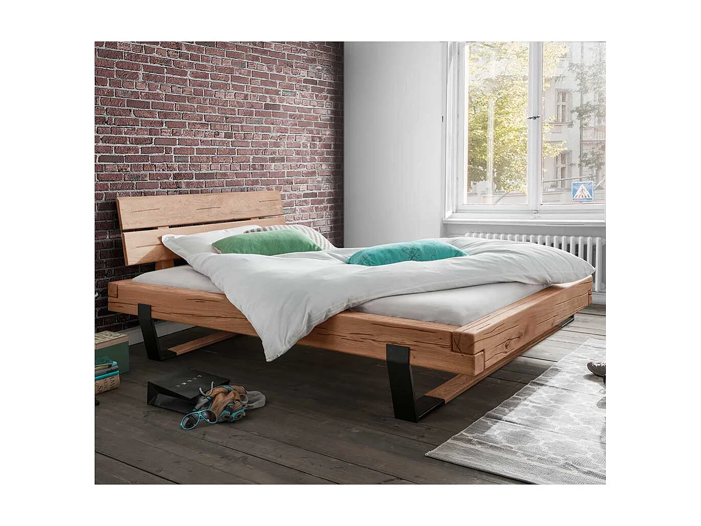 Massivholz Bettgestell aus Wildeiche Metallkufen mit Holz