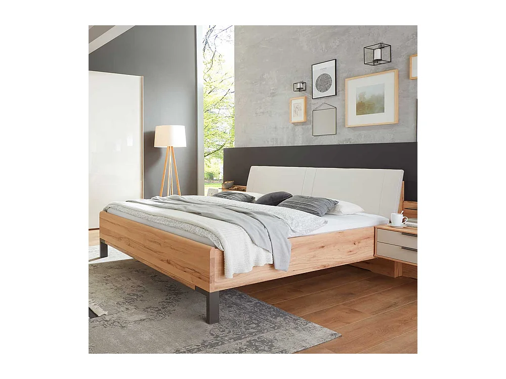 Komfortbett aus Astkernbuche teilmassiv Kunstleder Kopfteil in Beige