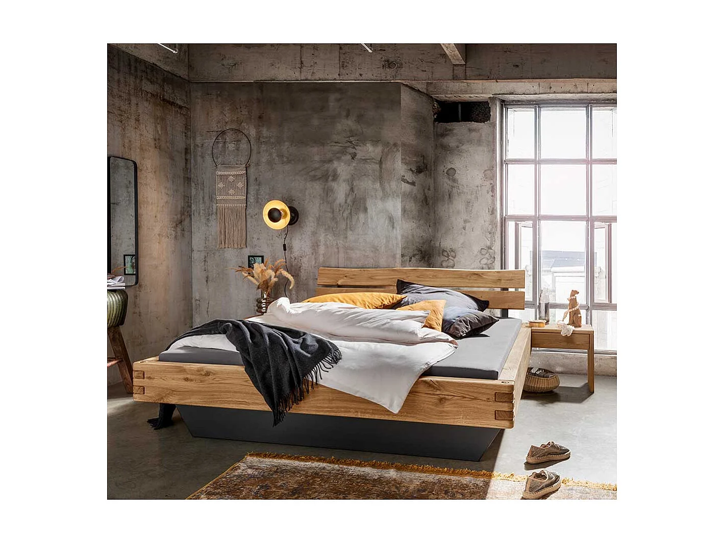 Naturholzbetten Doppelbetten in Wildeichefarben und Anthrazit