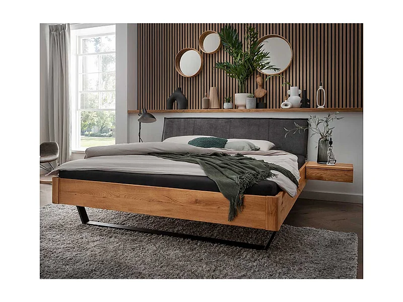 Wildeiche Massivbett mit Bügelgestell aus Metall Industry und Loft Stil