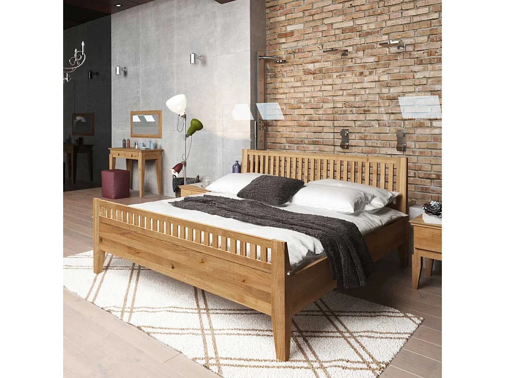 Holzbett aus Wildeiche geölt