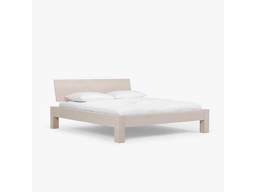 Massivholzbett weiß geölt Wildeiche