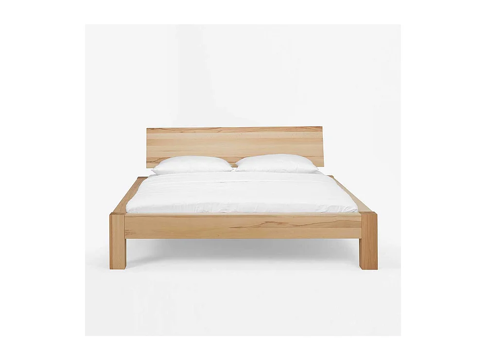 Ehebett aus Kernbuche Massivholz mit Nachtkommoden (dreiteilig)