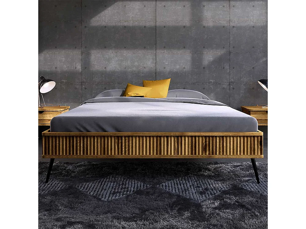 Wildeiche Bett geölt ohne Kopfteil Vierfußgestell aus Metall