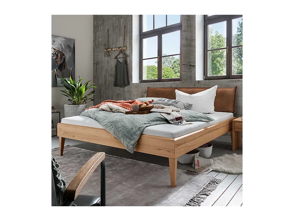 Kernbuche Bett mit gepolstertem Kopfteil Holzoberfläche geölt