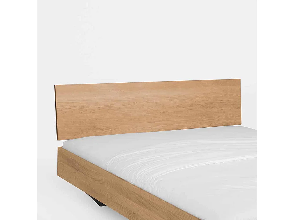 Bett aus Wildeiche massiv honigfarben geölt