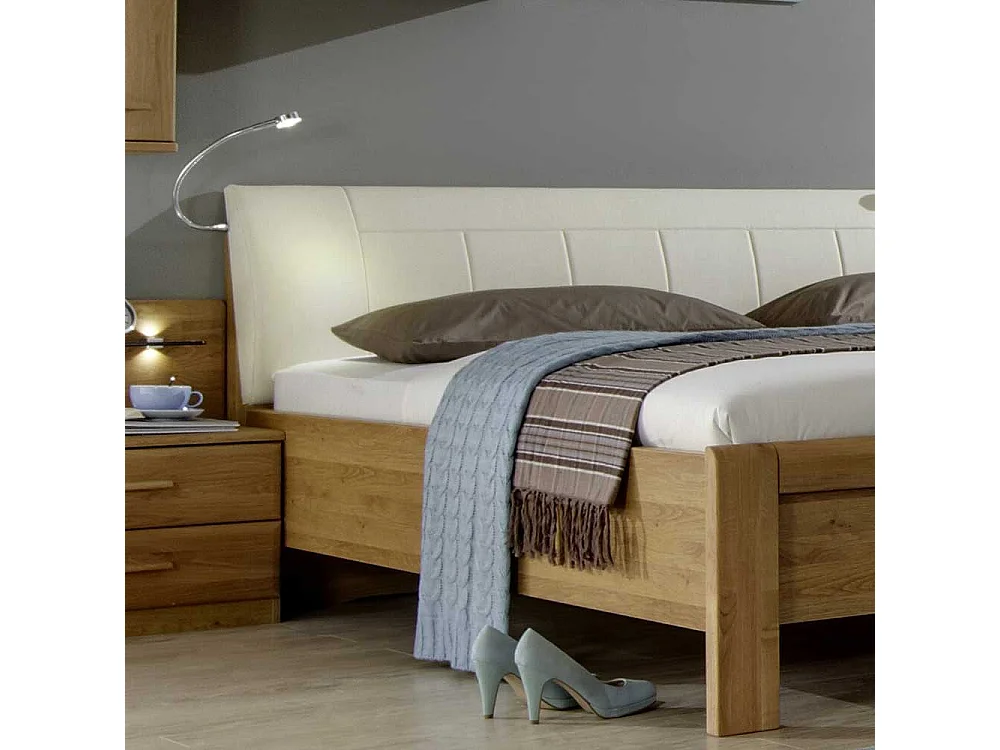 Eichebett mit Polsterkopfteil 180x200