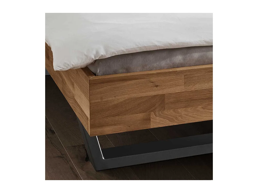 Modernes Bett aus Wildeiche Massivholz zwei Nachtkommoden (dreiteilig)