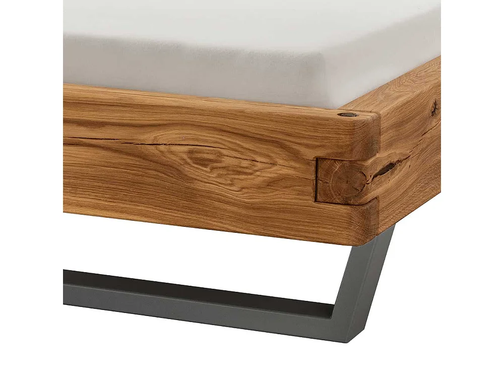 Doppelbettgestell Massivholzbett in Wildeichefarben mit Bügelgestell