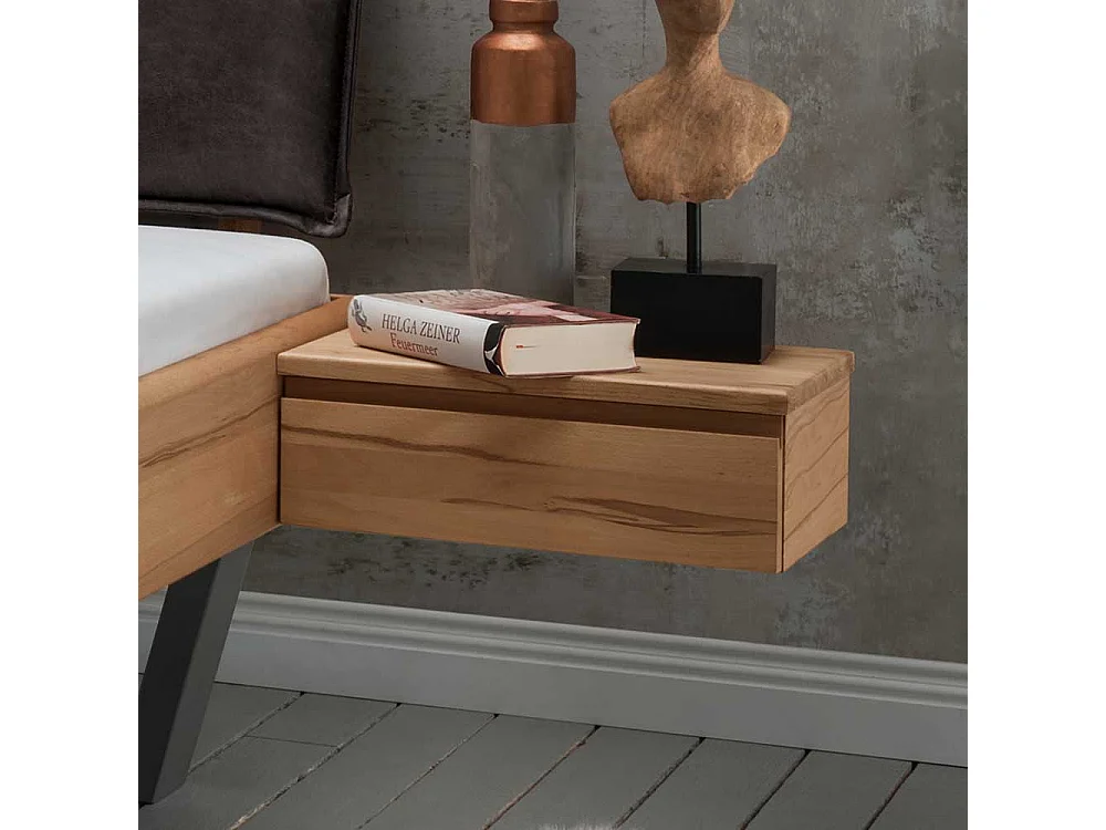 Polsterkopfteil Bett aus Kernbuche Massivholz zwei Nachtkommoden (dreiteilig)