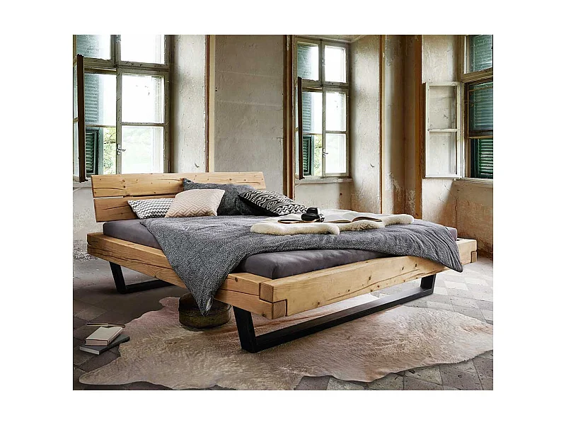 Massives Holzbett aus Fichte Bügelgestell