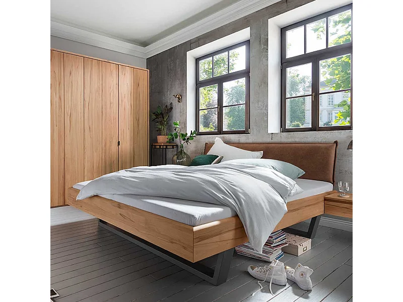 Bett aus Kernbuche Massivholz geölt Metall Kufengestell in Anthrazit