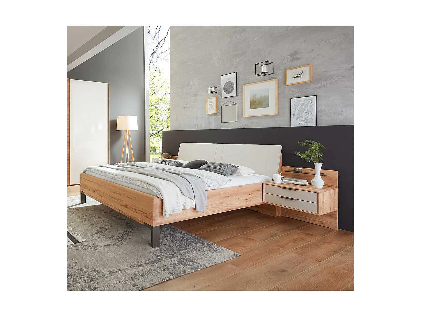 Bettgestell aus Kernbuche Massivholz Kunstleder in Beige (dreiteilig)