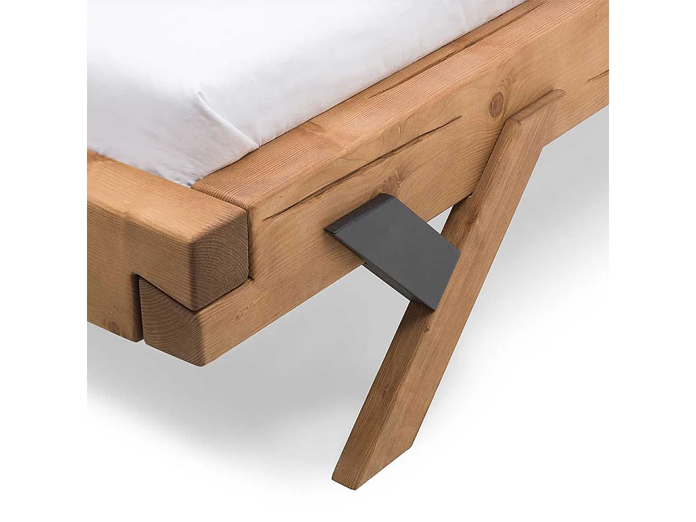 Balkenbett aus Fichte Massivholz Antik Finish