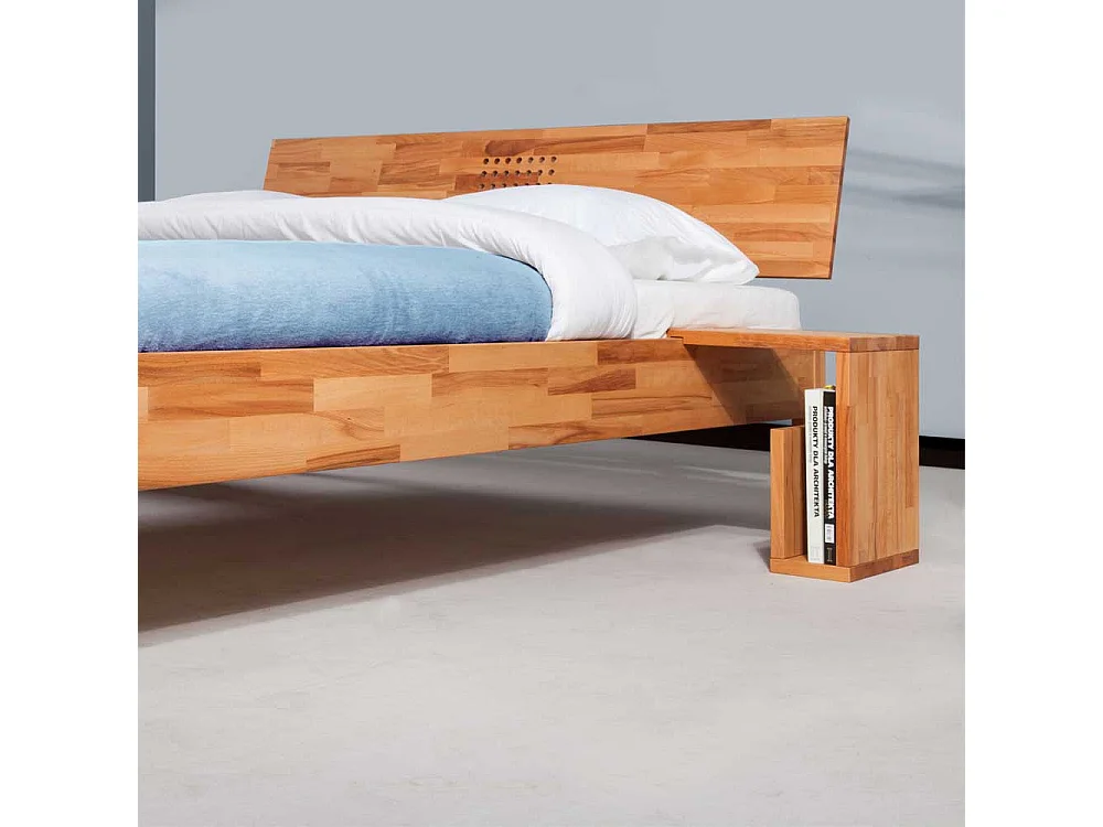 Doppelbett in Kernbuchefarben Anstecktische