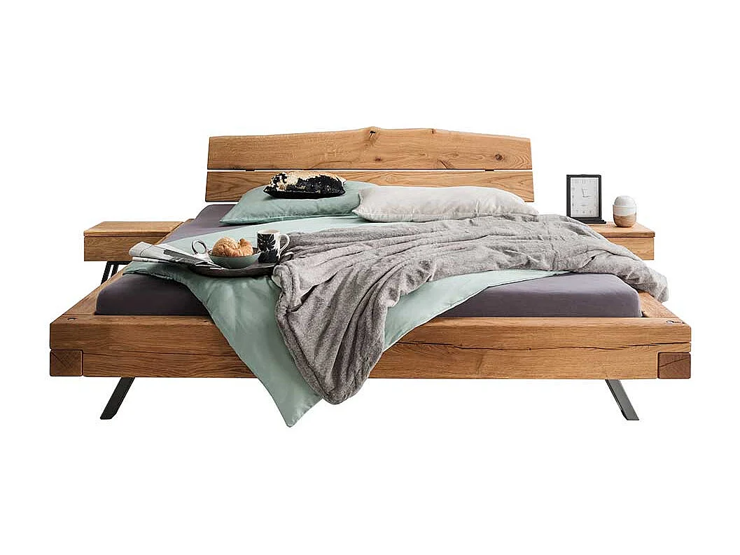 Massivholz Bett in Wildeichefarben geölt zwei Nachtkommoden (dreiteilig)