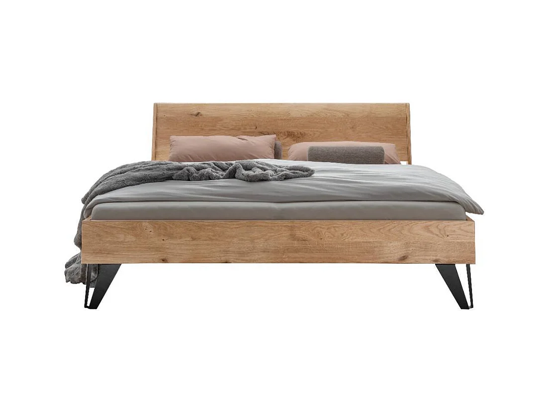 Doppelbetten Holzbett mit Fußgestell aus Metall im Industry und Loft Stil