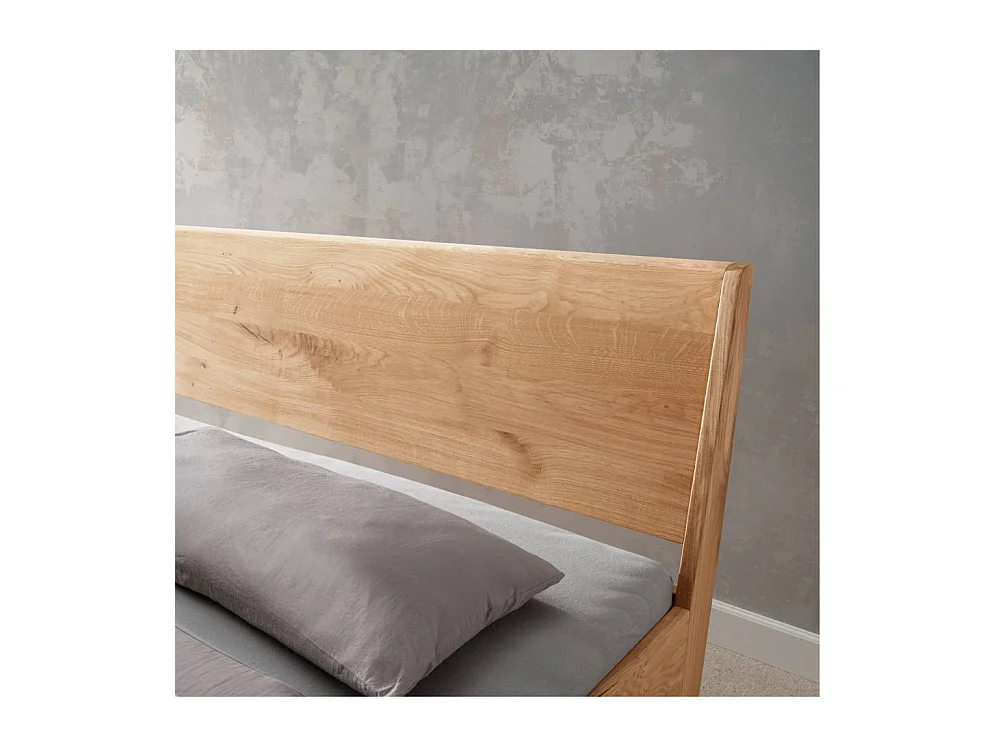 Doppelbetten Holzbett mit Fußgestell aus Metall im Industry und Loft Stil